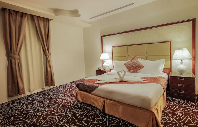 شقة بسريرين منفصلين وسرير كينج بغرفتي نوم، رست نايت للشقق الفندقية - الحمرا(Rest Night Serviced Apartments - AlHamra) 1/10