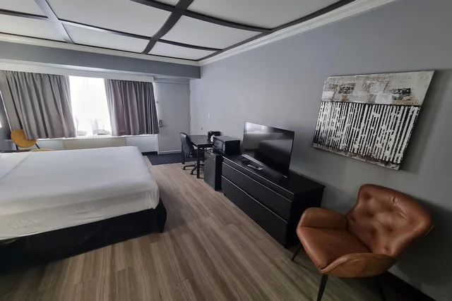 جناح ديلوكس بسرير كينج، Travelodge by Wyndham Trois-Rivieres 1/3