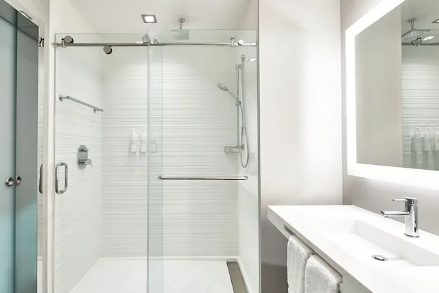 غرفة بسرير كينج بإطلالة على المدينة، Ac Hotel Auburn 4/6