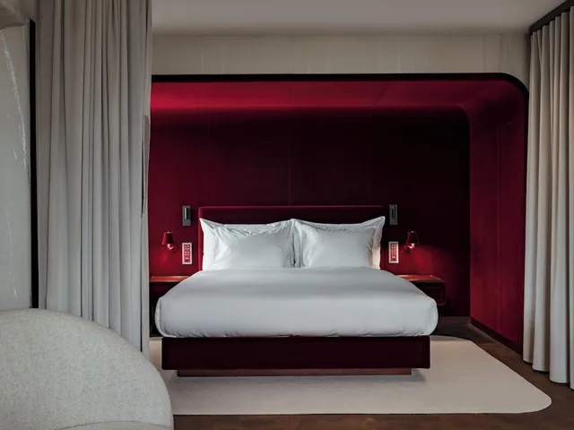 جناح جونيور بسرير كينج، GRAND HOTEL LES TROIS ROIS 1/2