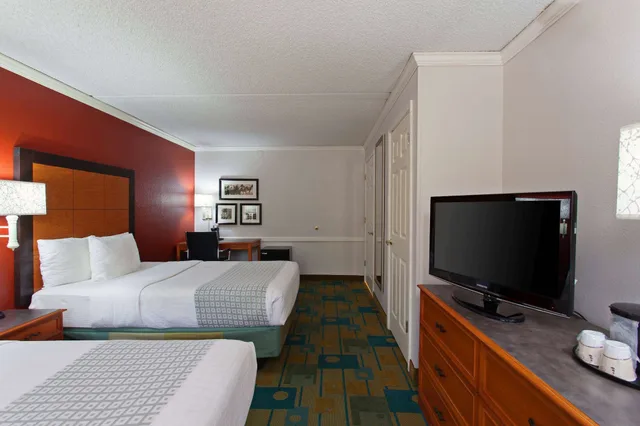 غرفة بسريرين مزدوجين لذوي الإعاقة، La Quinta Inn by Wyndham Costa Mesa / Newport Beach 5/10