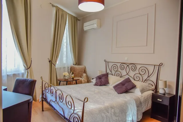 غرفة قياسية بسرير كوين في الملحق، Kastel 1700 Boutique Hotel 2/8