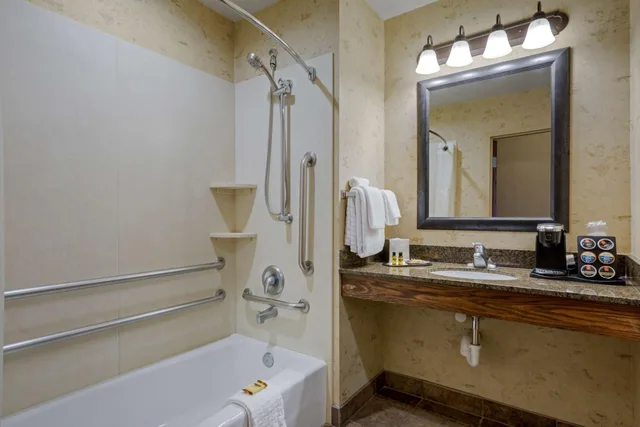 غرفة بسرير كينج لذوي الإعاقة، Best Western Plus Bryce Canyon Grand Hotel 2/2