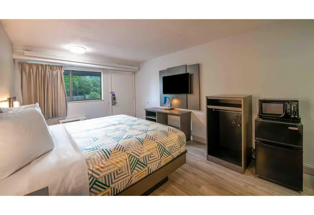 غرفة بسرير كينج لغير المدخنين، Motel6 Charlotte, NC - Coliseum 2/5