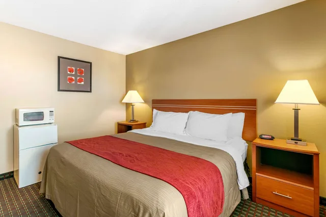 غرفة قياسية بسرير كينج، Rodeway Inn Rapid City SD 4/10