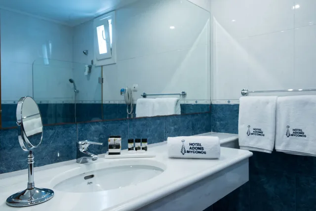 غرفة قياسية بسرير كوين بإطلالة على البحر، Mykonos Adonis Hotel 10/10