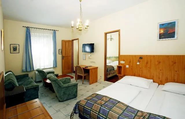 شقة بأربعة أسرّة، Hotel Continental 2/2
