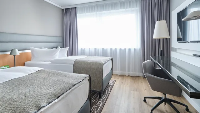 غرفة قياسية بسريرين منفصلين، Holiday Inn Berlin Airport Conference Centre Formerly Holiday Inn Berlin International Airport 10/10