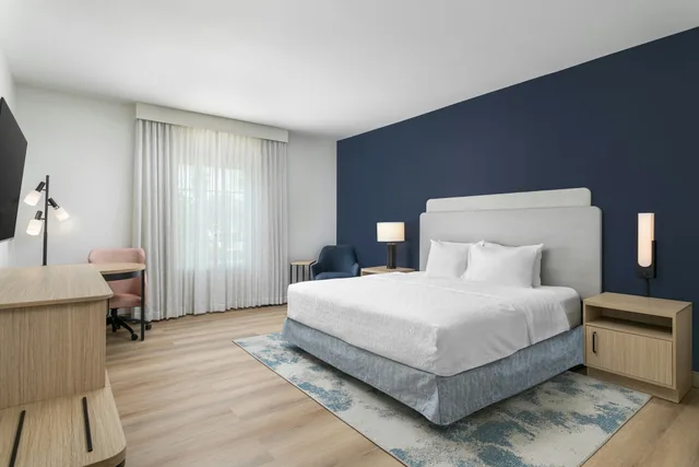 غرفة بسرير كينج لذوي الإعاقة، Hampton Inn New Smyrna Beach 3/8