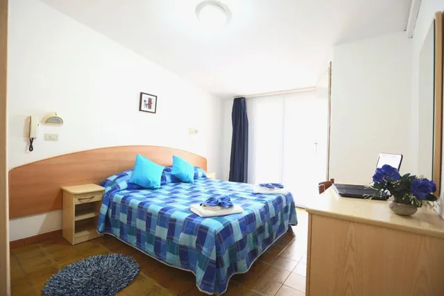 Budget, Double or Twin Bed, Tv 1/1