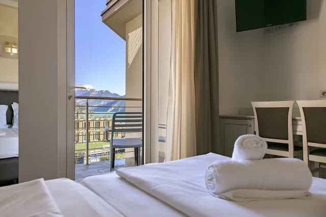 Superior, Twin Beds, Partial Lake View, Balcony، Hotel Sogno Del Benaco 6/10