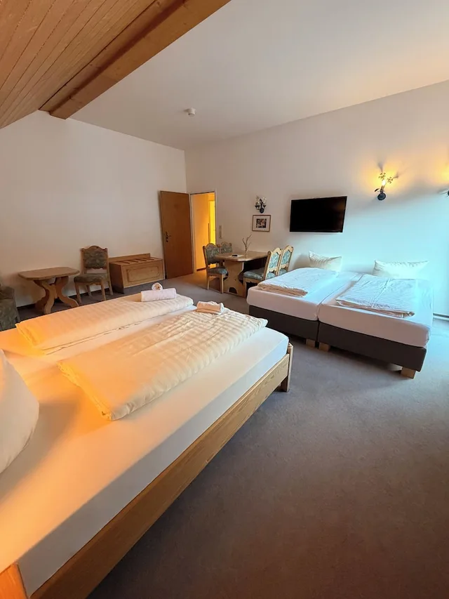 جناح تقليدي بسريرين كينج وسرير فردي بشرفة بغرفتي نوم، Gruberhof Hotel 6/10