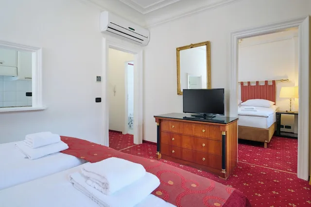 غرفة عائلية بسرير كوين وسريرين منفصلين، Hotel Bologna 3/6