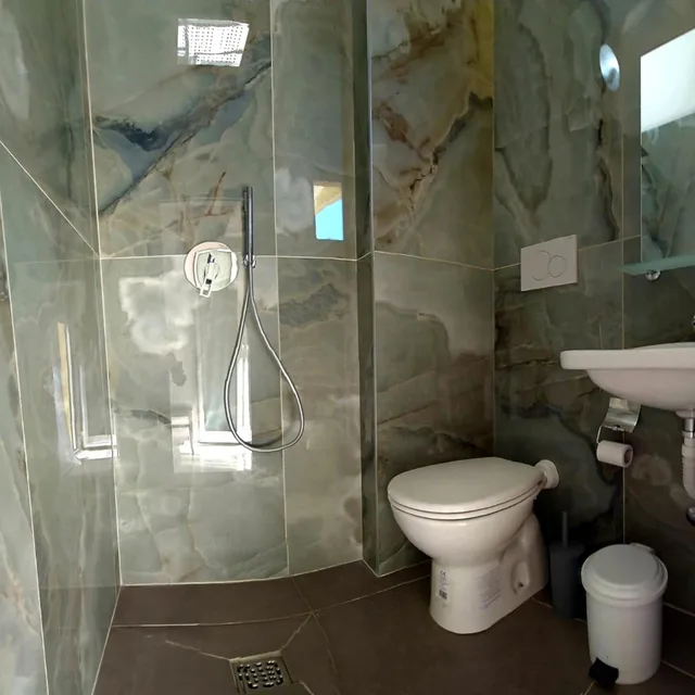 غرفة رباعية، Hotel Busignani 4/9