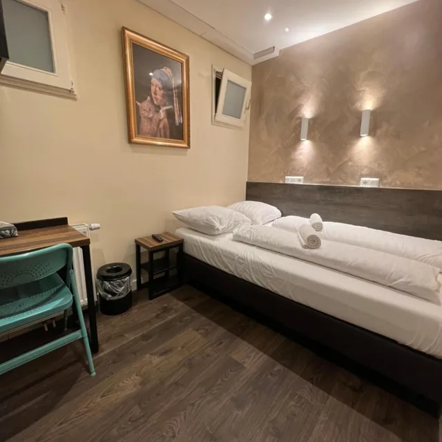 Small Double, No Window, Private Bathroom، Orange Tulip Hotel 1/4