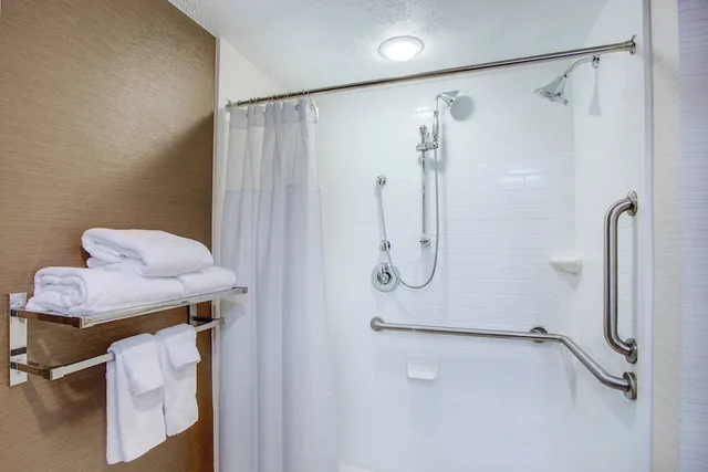 غرفة بسرير كوين، FAIRFIELD INN BY MARRIOTT BURLINGTON WILLISTON 9/10