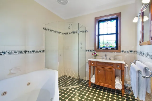 كوخ بريميوم بإطلالة على البحيرة بغرفتي نوم، Stonewell Cottages & Vineyards 3/3