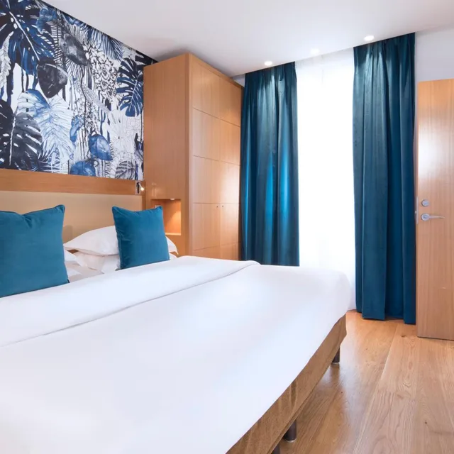جناح بسرير كينج مع أريكة، Hotel Le Six 1/6