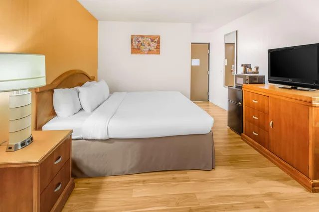 غرفة بسرير كينج، Econo Lodge Alliance 4/6