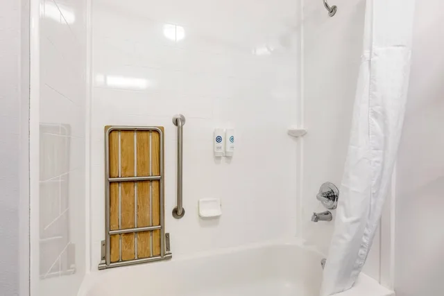 غرفة بسرير كينج لذوي الإعاقة، Comfort Inn Weatherford 7/7