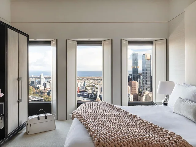 Ambassador, Suite, King Bed, Bay View, Corner، Sofitel Melbourne On Collins 1/2