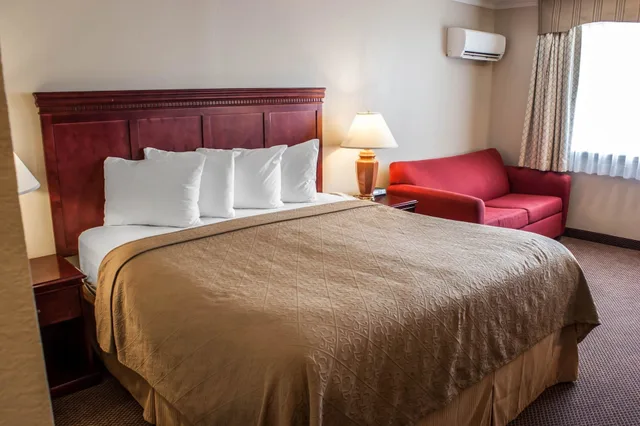 غرفة قياسية بسرير كينج، Quality Inn & Suites Fife Seattle WA 1/2