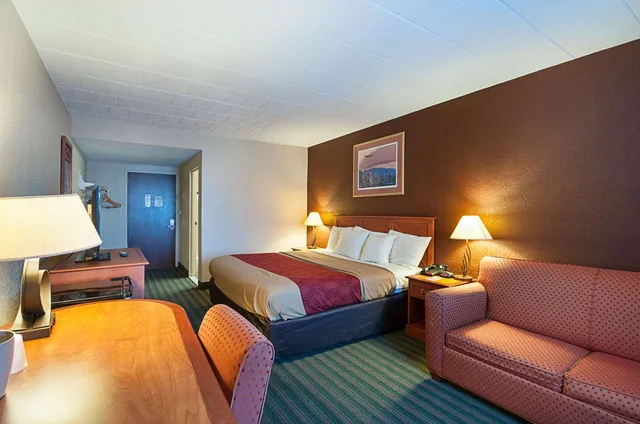 غرفة بسرير كينج للمدخنين، Quality Inn Near Pimlico Racetrack 4/4