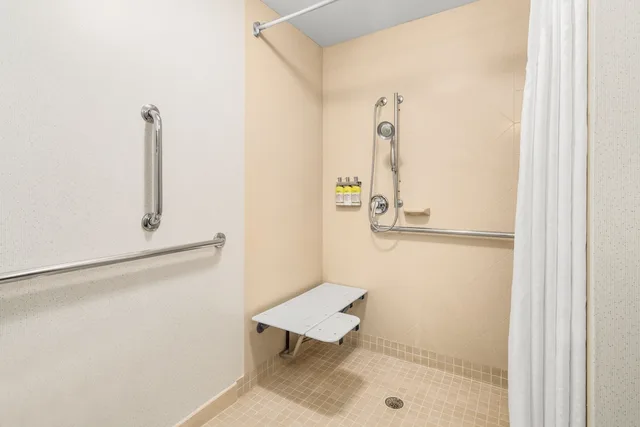 Standard, 2 Queen Beds, Accessible, Holiday Inn Express Hotel And Suites Wilmington Newark 6/6