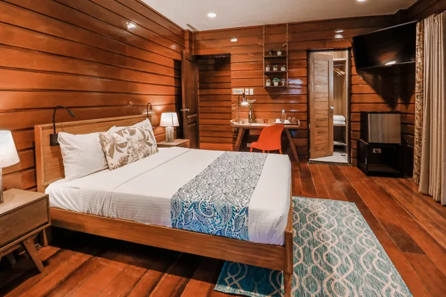 غرفة بخمسة أسرّة وسرير كوين وأسرّة بطابقين بمسبح خاص، Kimberly Tagaytay Hotel 3/4