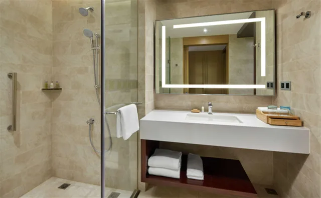 Room, King Bed, City View, Hilton Garden Inn Foshan 6/8