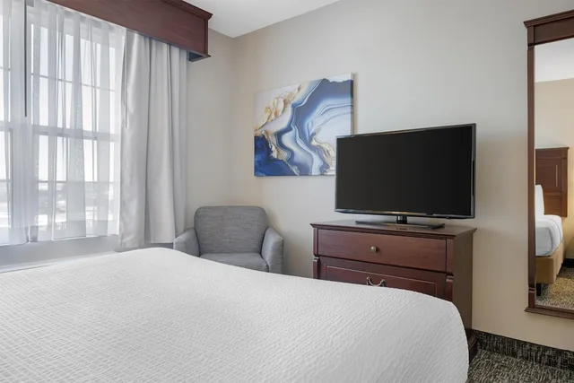 جناح بسرير كوين مع أريكة بمنطقة جلوس، Best Western Plus Grand-Sault Hotel & Suites 5/8