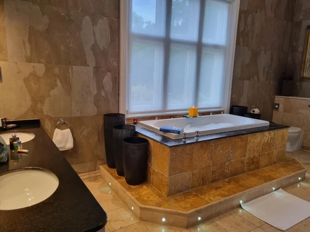 جناح سوبيريور بسرير كينج، Alexander House And Utopia Spa 2/3