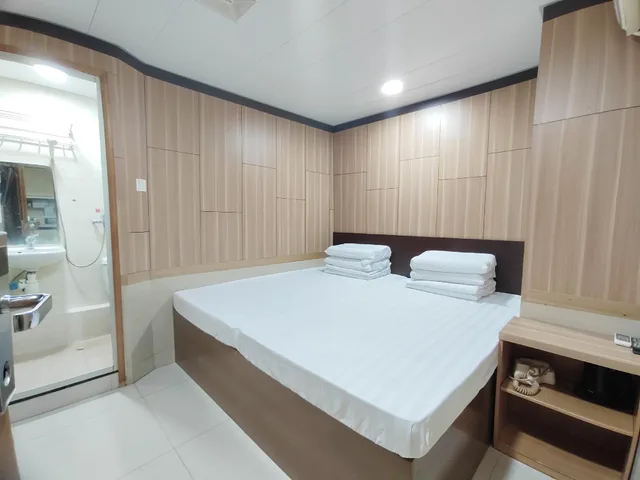 Semi Room, Quadruple, 2 Semi Double Beds, HOO SANG HOTEL 2/2