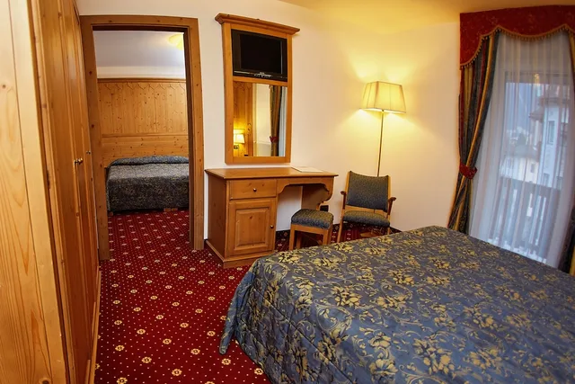 غرفة كلاسيكية بسريرين منفصلين، GH Hotel Monzoni 2/4