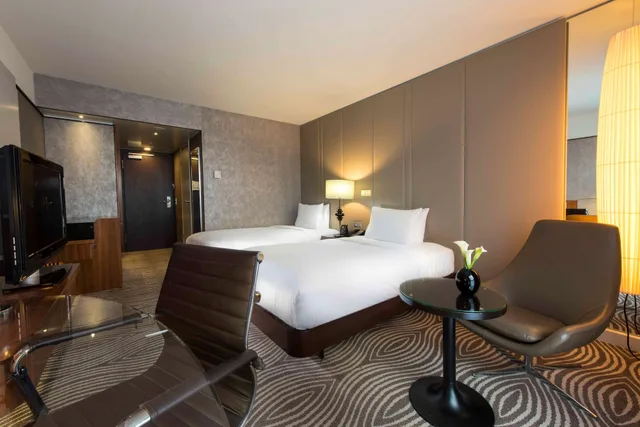 Guest Room, Twin Beds, Dome View، Hilton Berlin 4/5