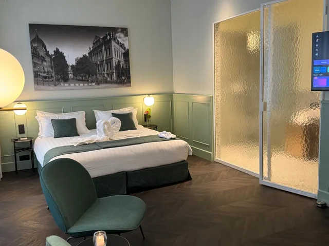 جناح جونيور بسرير كوين، Amosa Hotel Liege & Sava Natures Cuisine 1/2