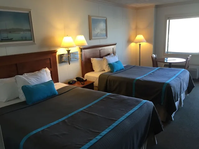 غرفة قياسية بسريرين كوين، Harbor Lights Resort 2/3