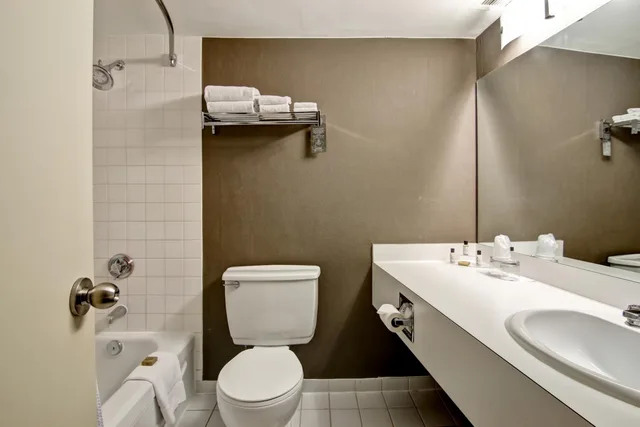 غرفة بسريرين مزدوجين، Chateau Lacombe Formerly Crowne Plaza Chateau Lacombe 9/10