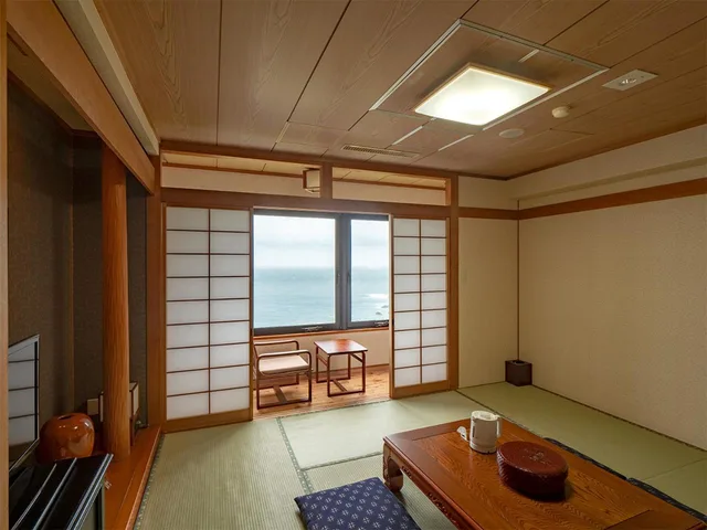 غرفة يابانية قياسية بإطلالة على البحر، The Hotel Yakushima Ocean Forest 1/2