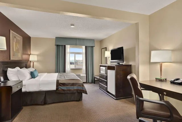 غرفة بسرير كينج بحوض استحمام لذوي الإعاقة، Wingate by Wyndham Pueblo 2/4