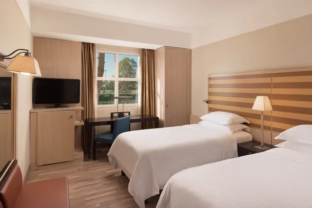 غرفة ديلوكس بسريرين منفصلين، Sheraton Parco De Medici Rome Hotel 3/4
