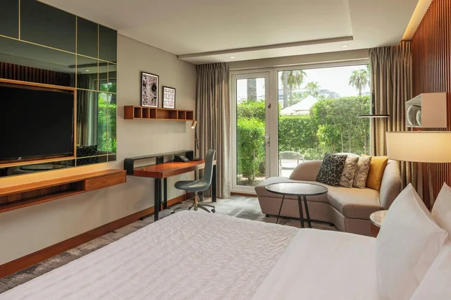 Deluxe, Double Bed, Garden View, Le Meridien Dubai Hotel and Conference Centre 4/8