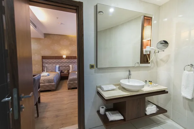 غرفة قياسية ثلاثية بسرير مزدوج وسرير فردي، Midmar Deluxe Hotel 6/6