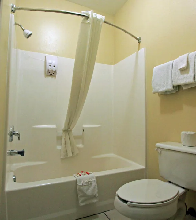 Room, 2 Queen Beds, Smoking, Texas Inn and Suites McAllen 3/3