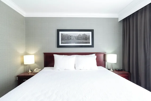 جناح بسرير كينج بمطبخ صغير، Sandman Hotel Red Deer 1/6