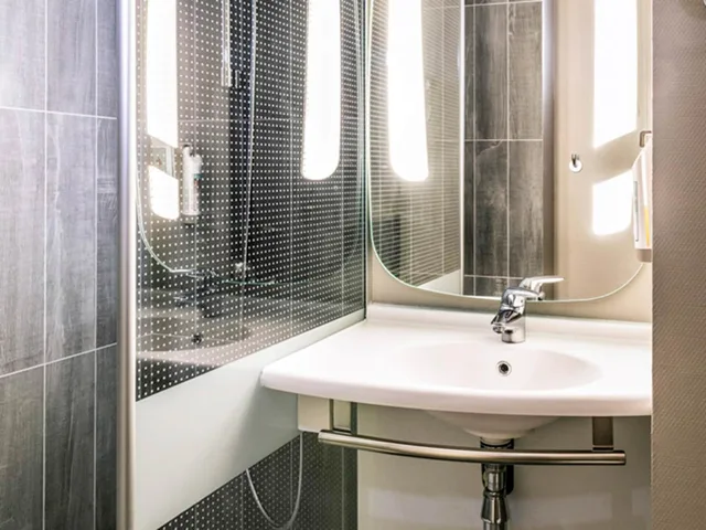 غرفة قياسية بسرير مزدوج، Hotel Mermoz Paris Le Bourget 3/3