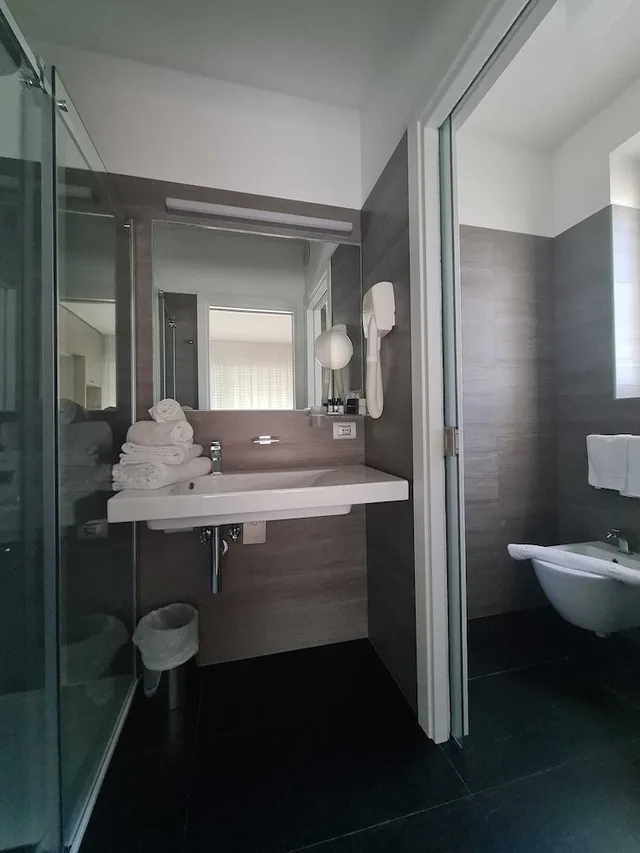 Tower, Panoramic, King Bed، Hesperia Hotel & Residence 4/5