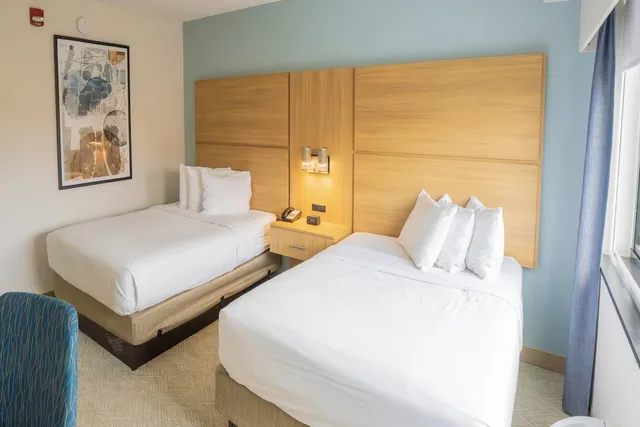 غرفة بسريرين كوين لذوي الإعاقة، Elimwood Hotel, A Ramada by Wyndham 8/10