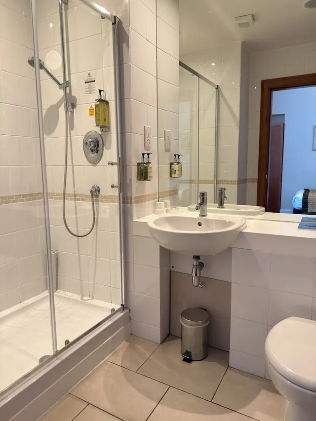 غرفة مفردة بسرير فردي، Angus Hotel 6/7