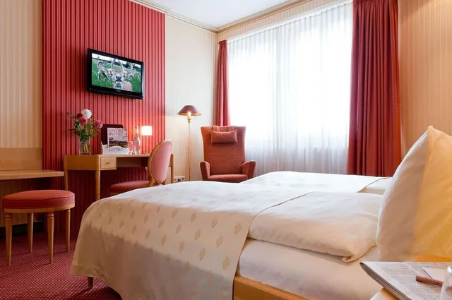 غرفة كلاسيكية بسرير كينج، Romantik Hotel Markusturm 1/6